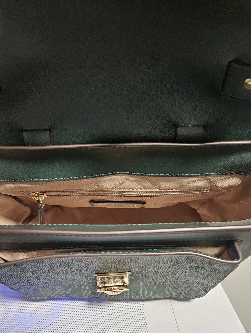 Michael Kors Manhattan Medium Leather Satchel. Racer Green - Picture 8 of 9